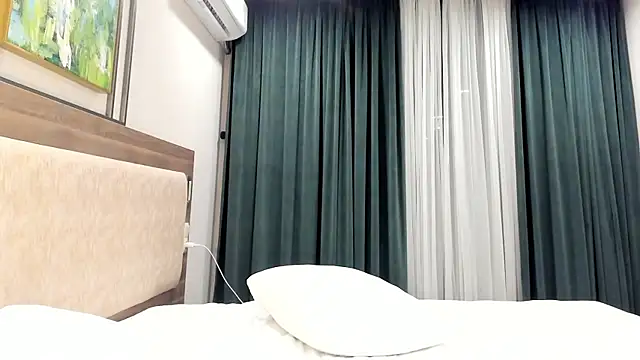 LunAnna online show from 05/15/26, 06:04