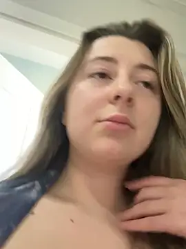 Snapshot of curvyflawless chatting on 01/14/25, 12:03 curvyflawless online show from 01/14/25, 12:03