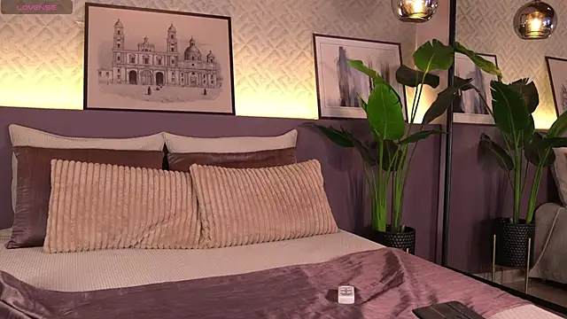 Snapshot of ElleDiane chatting on 02/12/25, 01:09 ElleDiane online show from 02/12/25, 01:09