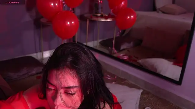 Snapshot of ElleDiane chatting on 02/14/25, 01:13 ElleDiane online show from 02/14/25, 01:13