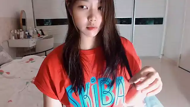 Snapshot of -Lucky_Girl chatting on 06/25/26, 12:53 -Lucky Girl online show from 06/25/26, 12:53