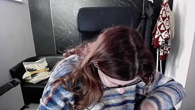 littleviki7 online show from 10/27/25, 07:34