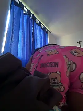 emmyjhonson07 online show from 10/16/25, 01:12