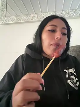 emmyjhonson07 online show from 04/17/26, 12:41