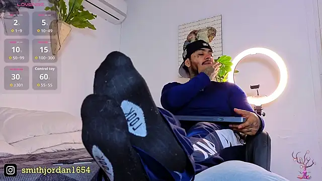 Snapshot of JordanSmiith_ chatting on 10/24/25, 09:11 JordanSmiith online show from 10/24/25, 09:11