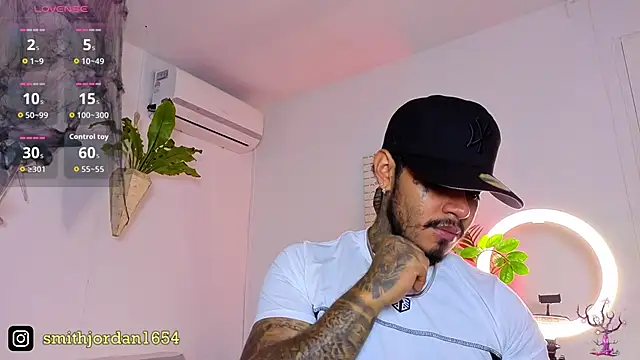 Snapshot of JordanSmiith_ chatting on 10/28/25, 08:44 JordanSmiith online show from 10/28/25, 08:44