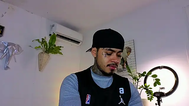 Snapshot of JordanSmiith_ chatting on 11/19/25, 09:04 JordanSmiith online show from 11/19/25, 09:04