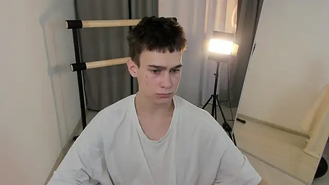 Snapshot of Kevin_Kesi chatting on 11/17/25, 04:24 Kevin Kesi online show from 11/17/25, 04:24