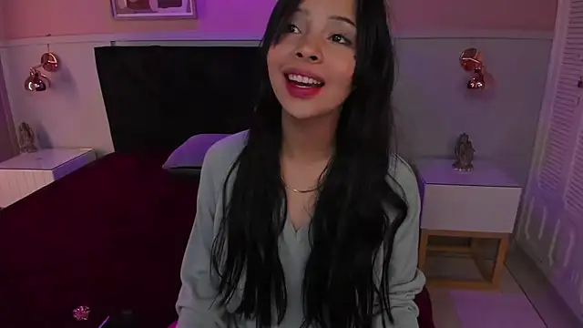 chloe watson  online show from 11/08/25, 08:18