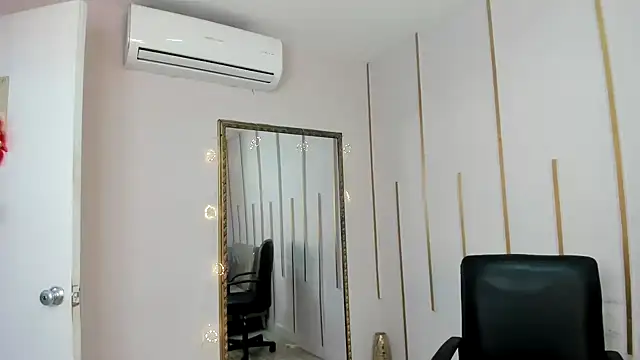 Nayariskaya online show from 12/17/25, 02:34