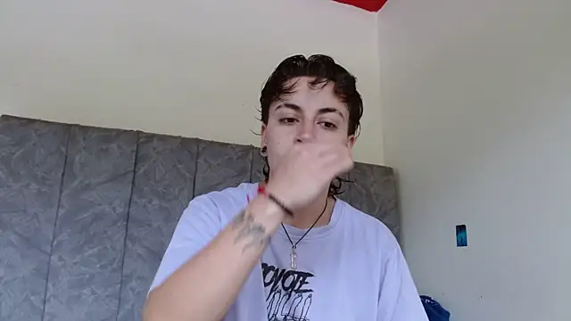 linda 33 online show from 11/17/25, 02:56