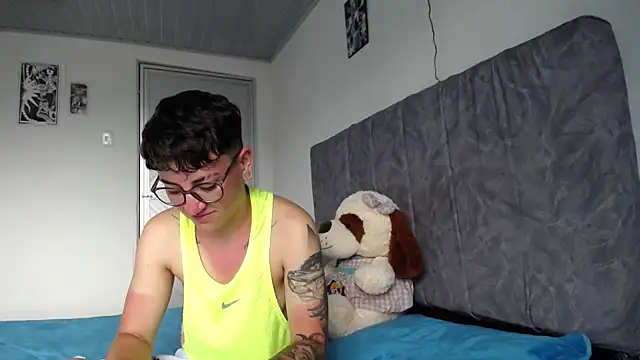 linda 33 online show from 04/14/26, 04:13