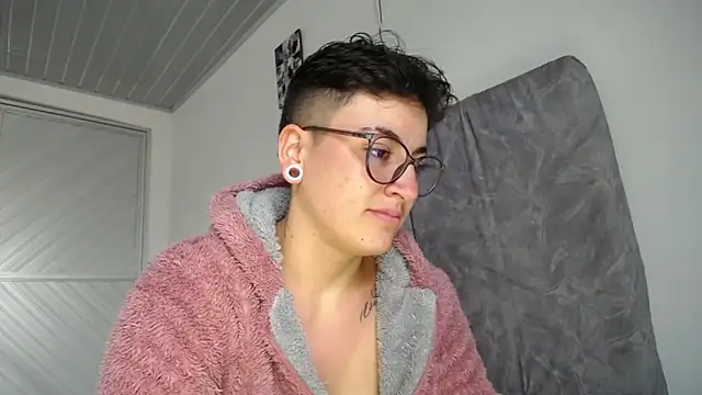 linda 33 online show from 04/24/26, 06:32