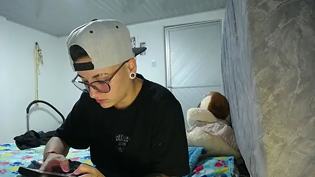 linda 33 online show from 04/30/26, 01:23