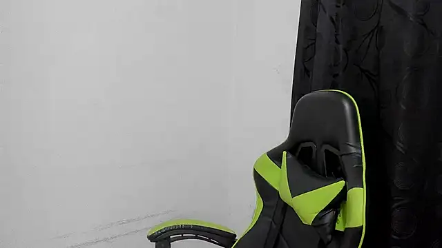 leila 22 online show from 12/14/24, 06:09