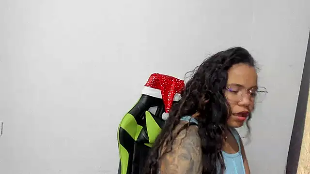 leila 22 online show from 12/15/24, 06:15