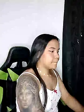 leila 22 online show from 02/09/25, 08:33