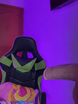 leila 22 online show from 10/17/25, 06:38