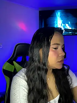 leila 22 online show from 11/10/25, 07:07