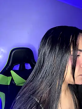 leila 22 online show from 12/21/25, 11:39