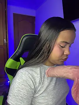 leila 22 online show from 02/13/26, 07:15