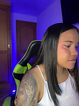 leila 22 online show from 04/04/26, 08:01