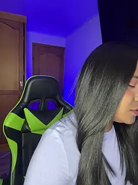 leila 22 online show from 04/20/26, 08:06