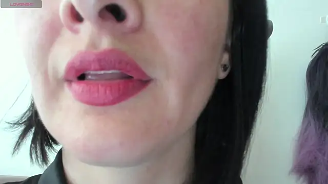 Snapshot of queen_fetish chatting on 03/18/25, 08:26 queen fetish online show from 03/18/25, 08:26