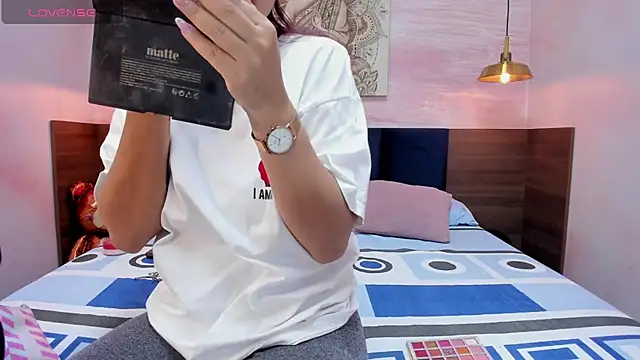 Snapshot of AnneDixie chatting on 02/20/25, 03:12 AnneDixie online show from 02/20/25, 03:12