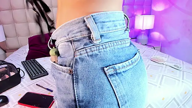 Snapshot of AnneDixie chatting on 03/11/25, 03:05 AnneDixie online show from 03/11/25, 03:05