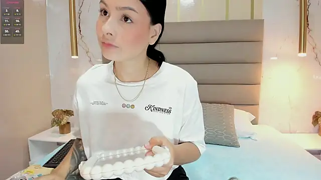 Snapshot of AnneDixie chatting on 09/22/25, 03:08 AnneDixie online show from 09/22/25, 03:08