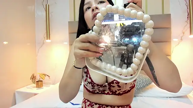 Snapshot of AnneDixie chatting on 10/04/25, 03:04 AnneDixie online show from 10/04/25, 03:04