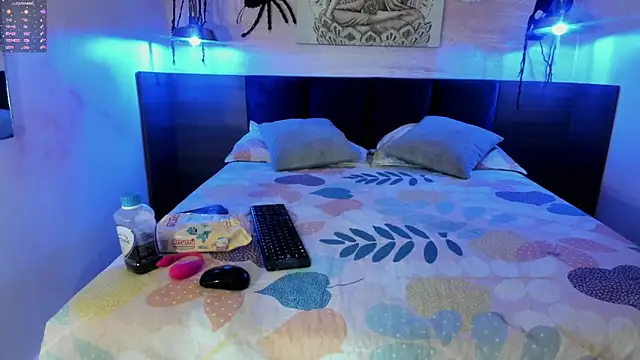 Snapshot of AnneDixie chatting on 11/04/25, 02:54 AnneDixie online show from 11/04/25, 02:54