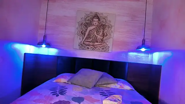 Snapshot of AnneDixie chatting on 11/07/25, 03:06 AnneDixie online show from 11/07/25, 03:06