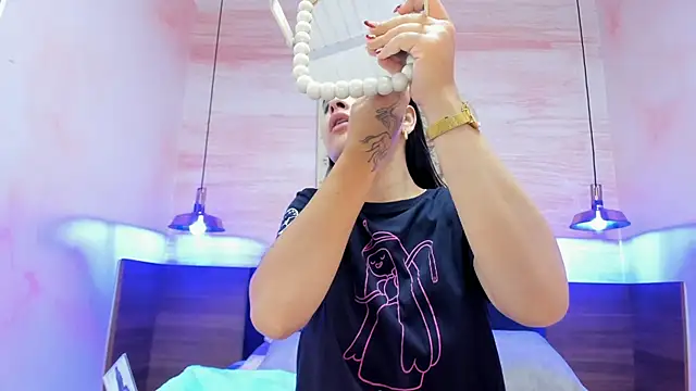 Snapshot of AnneDixie chatting on 11/21/25, 03:05 AnneDixie online show from 11/21/25, 03:05