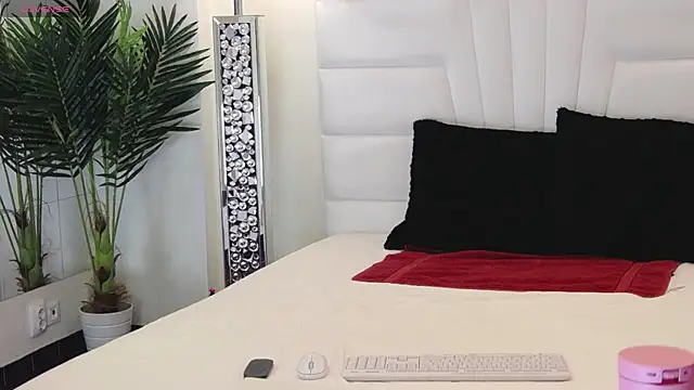 Snapshot of BarbieeAnn chatting on 12/12/24, 11:40 BarbieeAnn online show from 12/12/24, 11:40