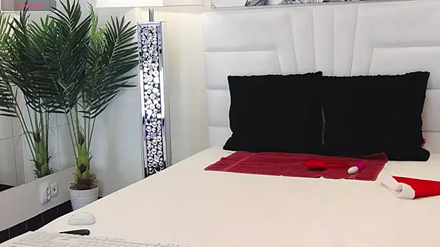 Snapshot of BarbieeAnn chatting on 12/20/24, 05:14 BarbieeAnn online show from 12/20/24, 05:14