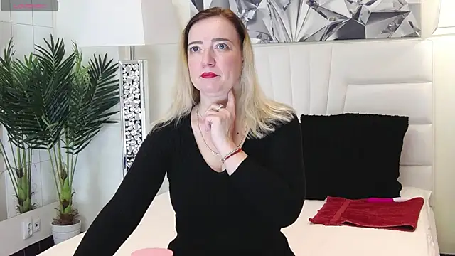 Snapshot of BarbieeAnn chatting on 12/27/24, 05:09 BarbieeAnn online show from 12/27/24, 05:09