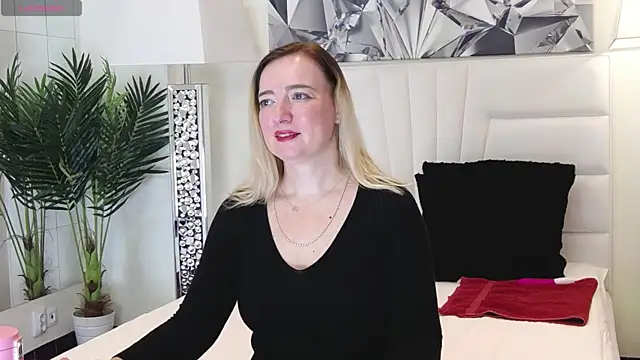 Snapshot of BarbieeAnn chatting on 12/27/24, 08:13 BarbieeAnn online show from 12/27/24, 08:13