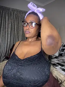 Bustygoddess32 online show from 04/19/26, 09:39