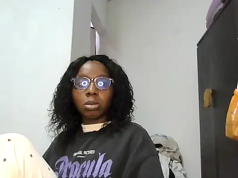 Sexxybella27 online show from 11/07/25, 04:51