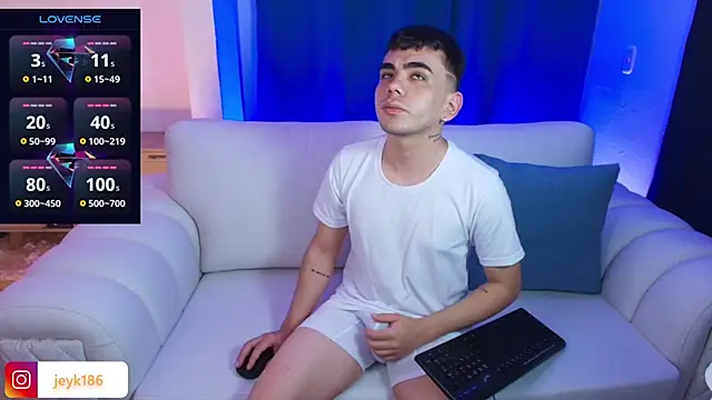 Snapshot of Jey_keler1 chatting on 10/22/25, 12:44 Jey keler1 online show from 10/22/25, 12:44