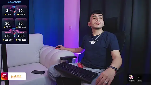 Snapshot of Jey_keler1 chatting on 11/27/25, 12:56 Jey keler1 online show from 11/27/25, 12:56