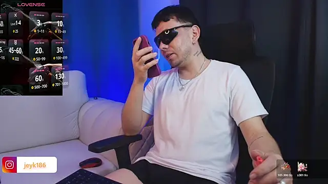 Snapshot of Jey_keler1 chatting on 12/04/25, 07:44 Jey keler1 online show from 12/04/25, 07:44