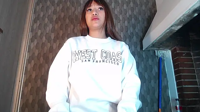 angelicatorrecm101 online show from 12/24/24, 11:06