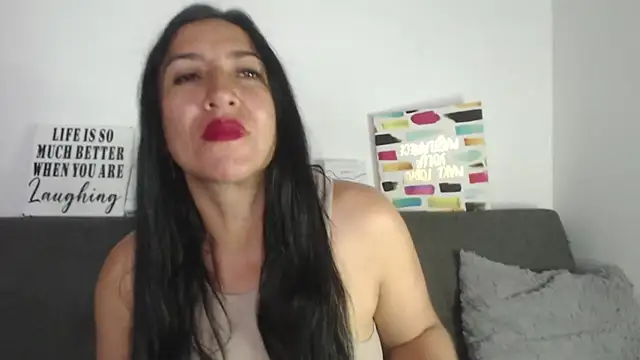Snapshot of missbella1 chatting on 12/18/24, 10:13 missbella1 online show from 12/18/24, 10:13