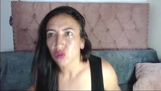 Snapshot of missbella1 chatting on 10/16/25, 08:54 missbella1 online show from 10/16/25, 08:54