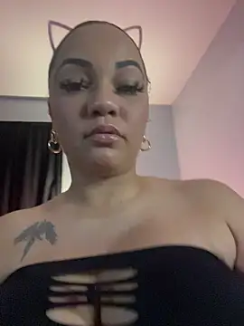 Snapshot of DestineeJayde chatting on 07/14/26, 05:01 DestineeJayde online show from 07/14/26, 05:01