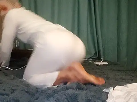 Snapshot of BigAssKi chatting on 09/28/25, 10:37 BigAssKi online show from 09/28/25, 10:37