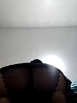 Snapshot of BigAssKi chatting on 10/05/25, 12:25 BigAssKi online show from 10/05/25, 12:25